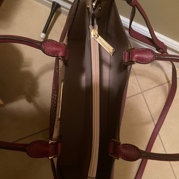 Maroon MICHAEL KORS Bag with Gold detailing - Picture 4 of 4